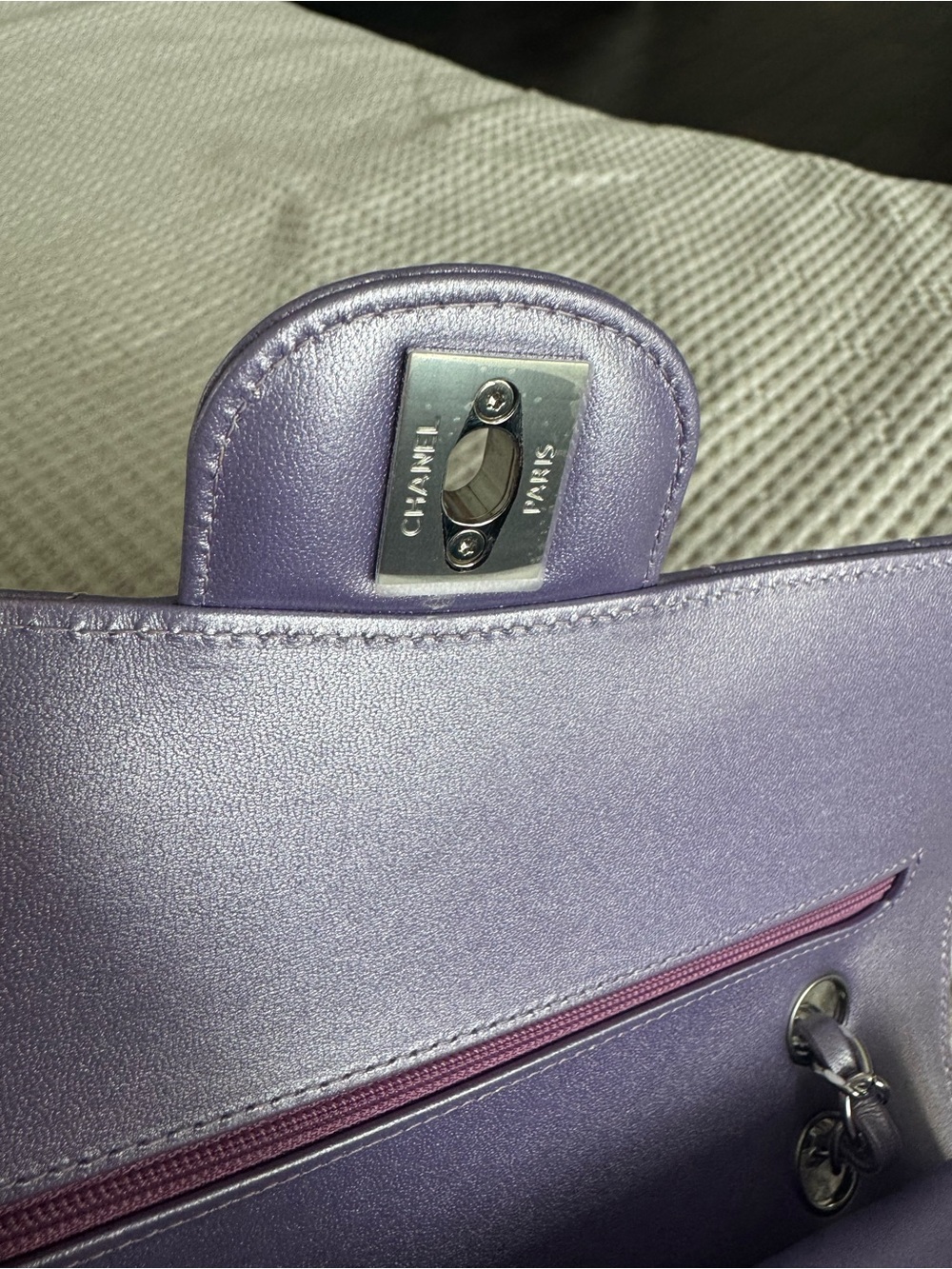 CHANEL Lavender Quilted Lambskin Classic Flap medium 23P - Picture 5 of 16